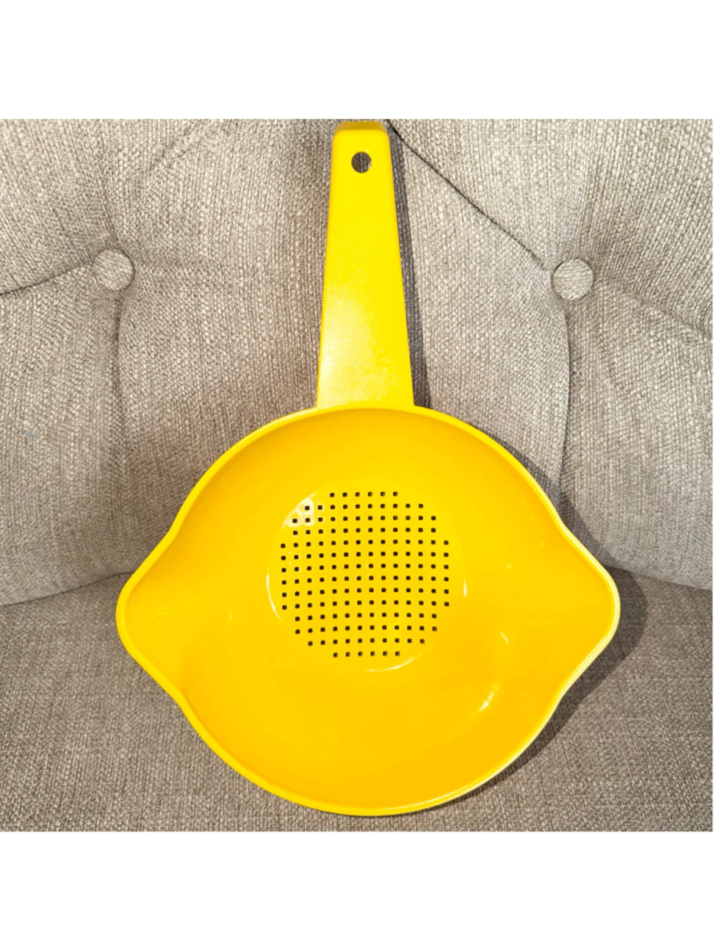 EUC Vintage Tupperware 1200-4 Colander / Strainer Yellow Double Pour W/Handle